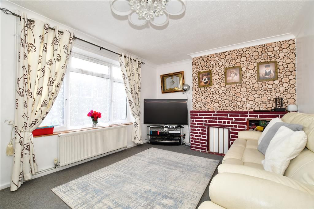 2 bed end terrace house for sale in Medway Road, Gossops Green, Crawley