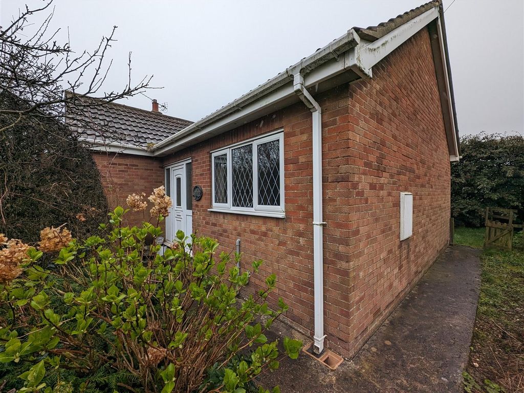 2 bed detached bungalow for sale in Clarke Crescent, Bempton