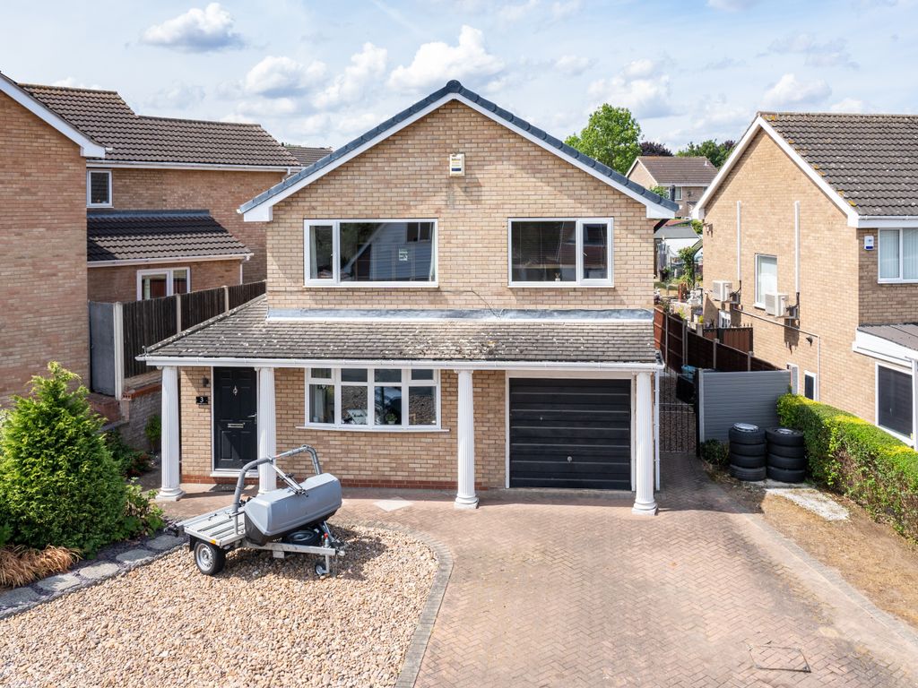 4 bed detached house for sale in Sharlston Gardens, Doncaster, South