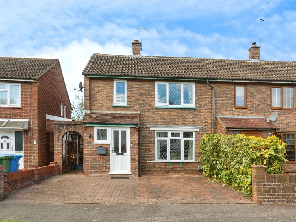 3 bed end terrace house for sale in Willow Way, Aldershot, Hampshire