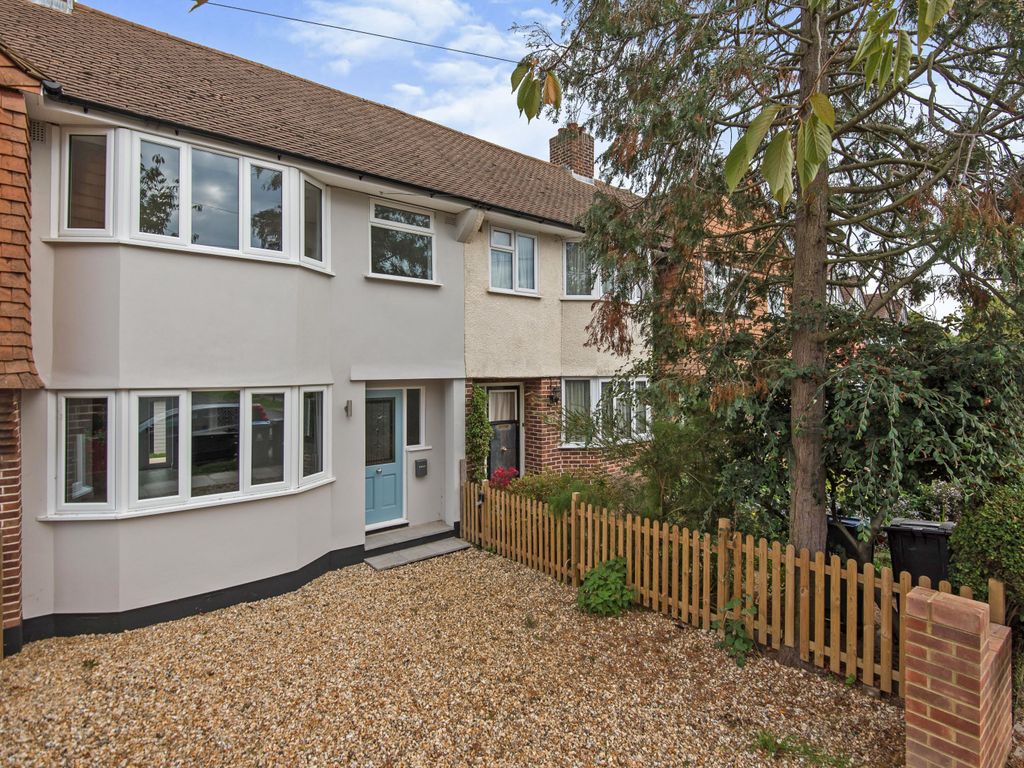 3 bed detached house for sale in Kingshill Avenue, Worcester Park KT4