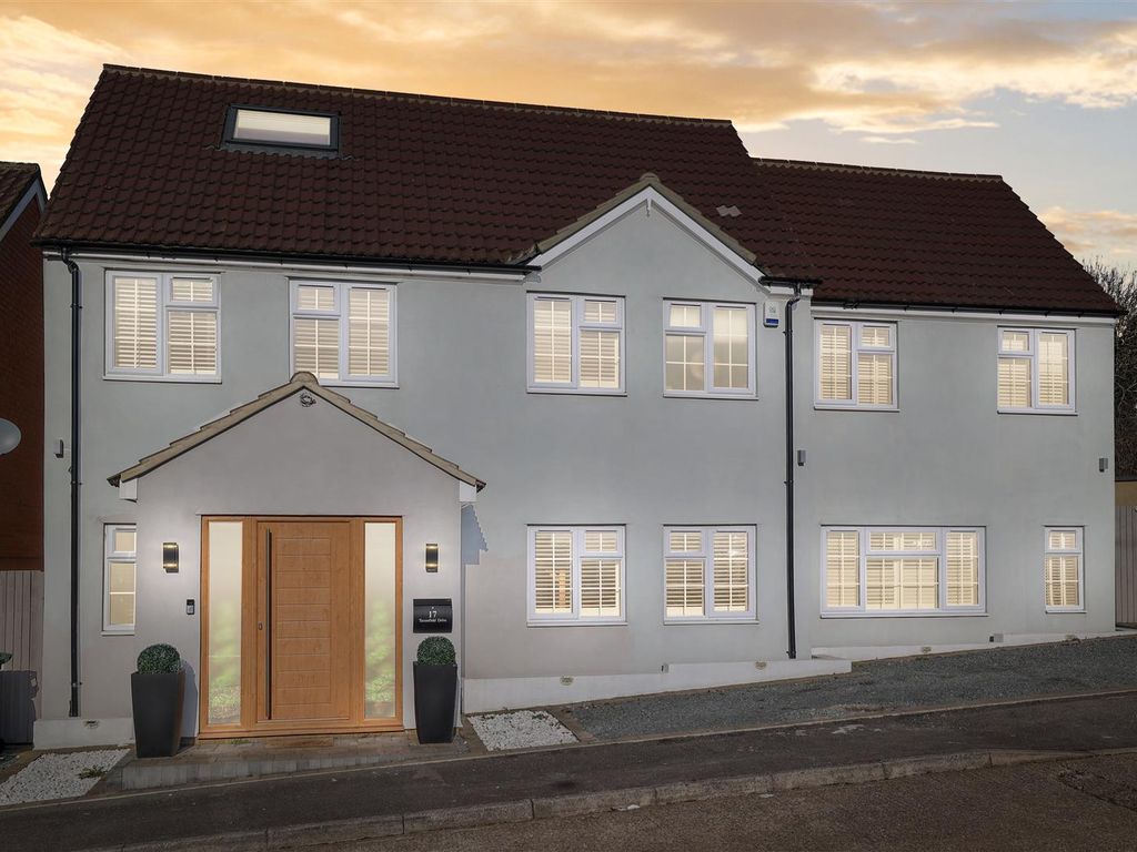 6 bed detached house for sale in Tannsfield Drive, Hemel Hempstead HP2