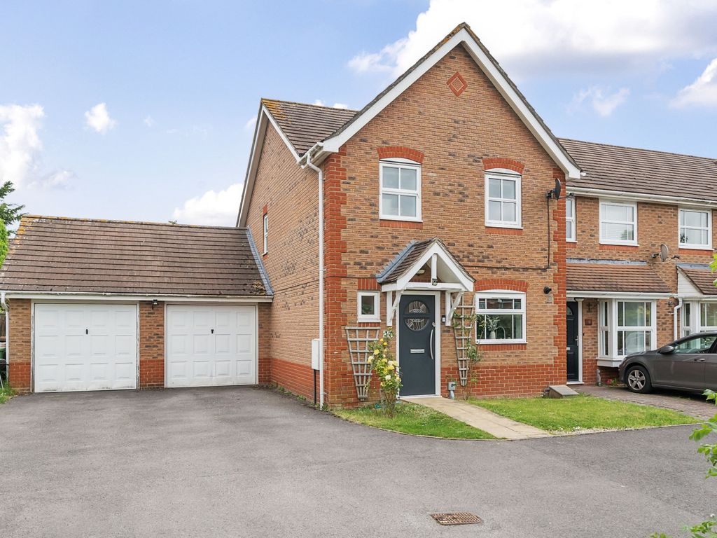 3 bed end terrace house for sale in Topaz Drive, Andover SP10, £350,000 Zoopla