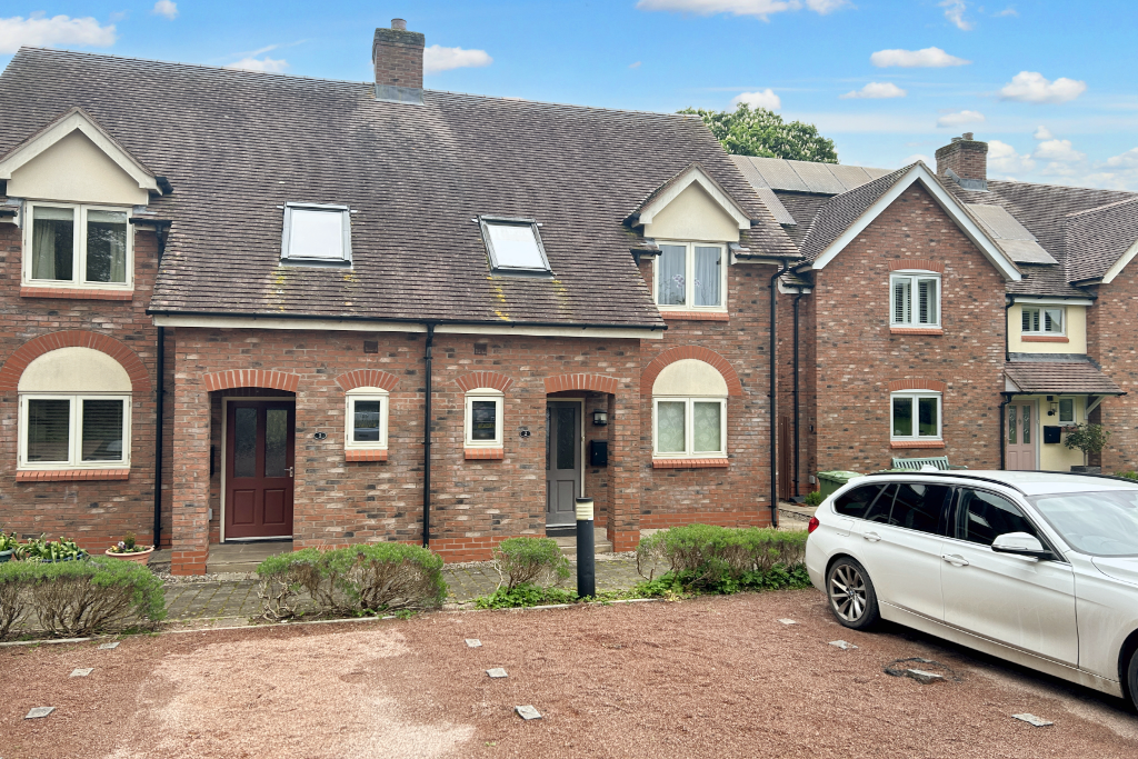 3 bed semidetached house for sale in Scholars Walk, Hereford HR4, £