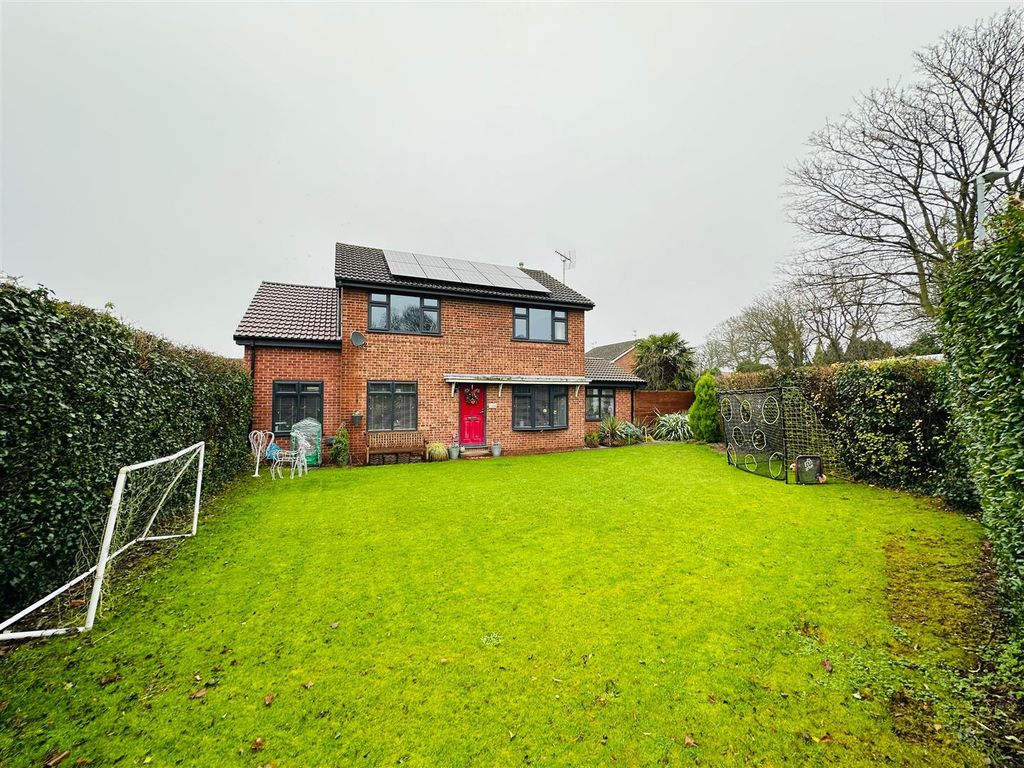 4 bed detached house for sale in Hook Road, Goole DN14, £290,000 Zoopla