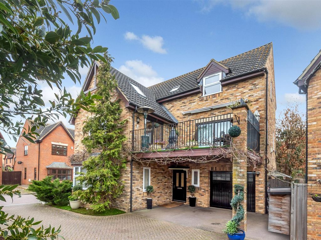 4 bed detached house for sale in Malton Close, Monkston, Milton Keynes