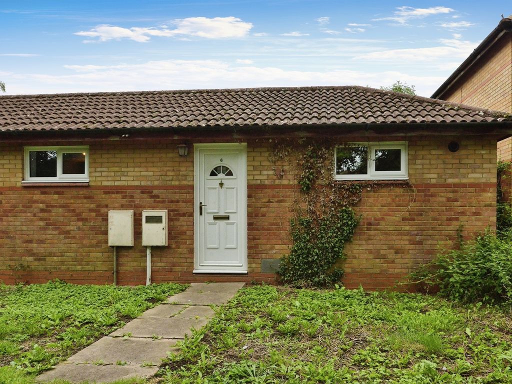 2 bed semidetached bungalow for sale in Chaplin Grove, Crownhill