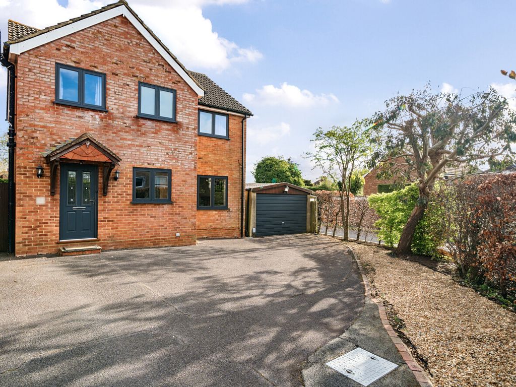 4 bed detached house for sale in Willow Way, Farnham, Surrey GU9, £