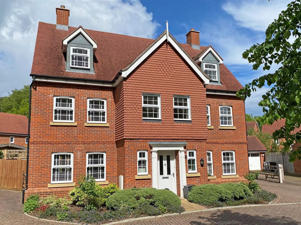 6 bed property for sale in Grayling Close, Godalming GU7 Zoopla