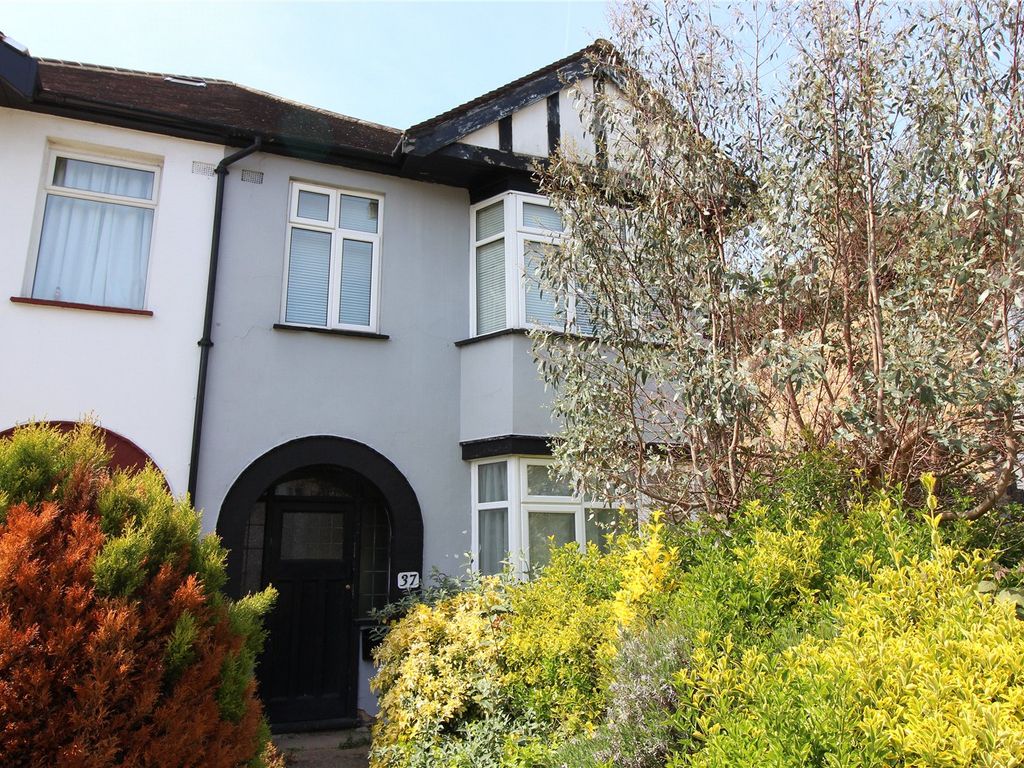 3 bed flat to rent in Lodge Avenue, Gidea Park, Romford RM2 Zoopla