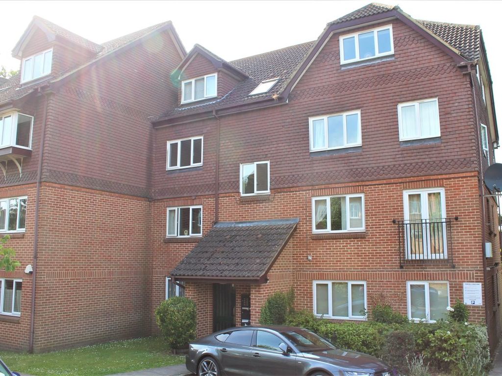 1 bed flat to rent in Abbots Rise, Redhill RH1, £1,150 pcm Zoopla