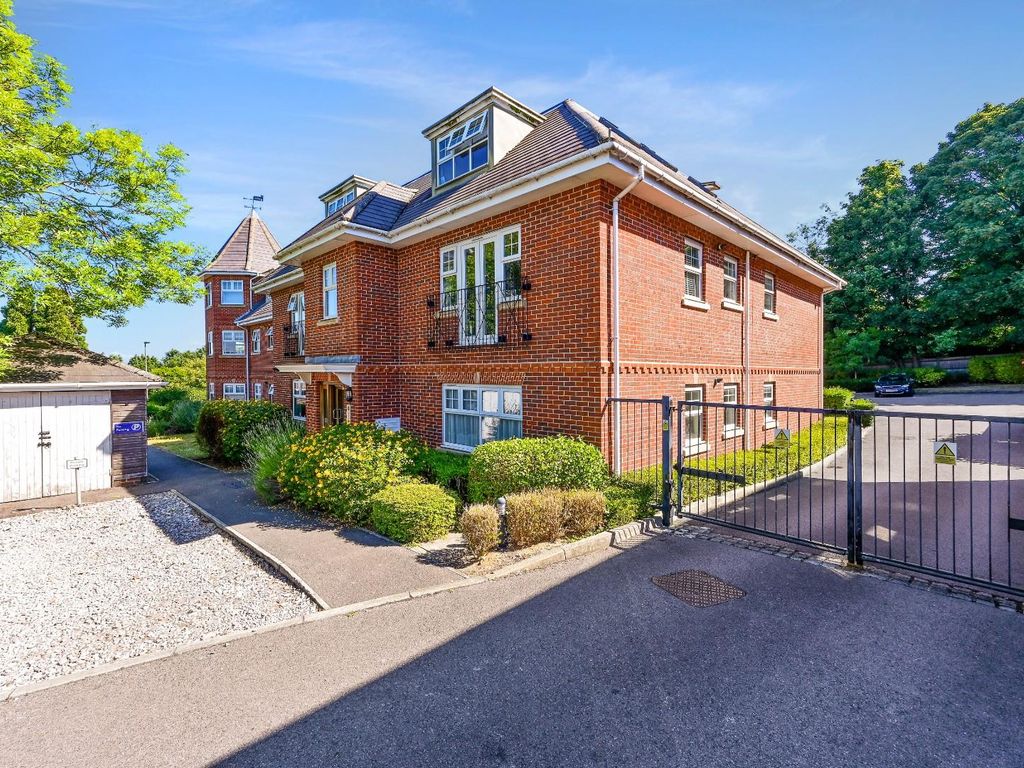 2 bed flat for sale in Wesley Place, Epsom KT18 Zoopla