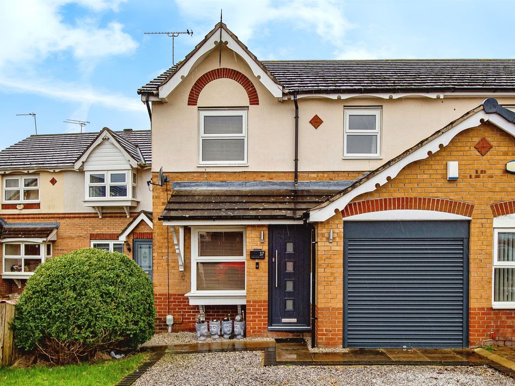 3 bed semidetached house for sale in Harlequin Drive, Kingswood, Hull