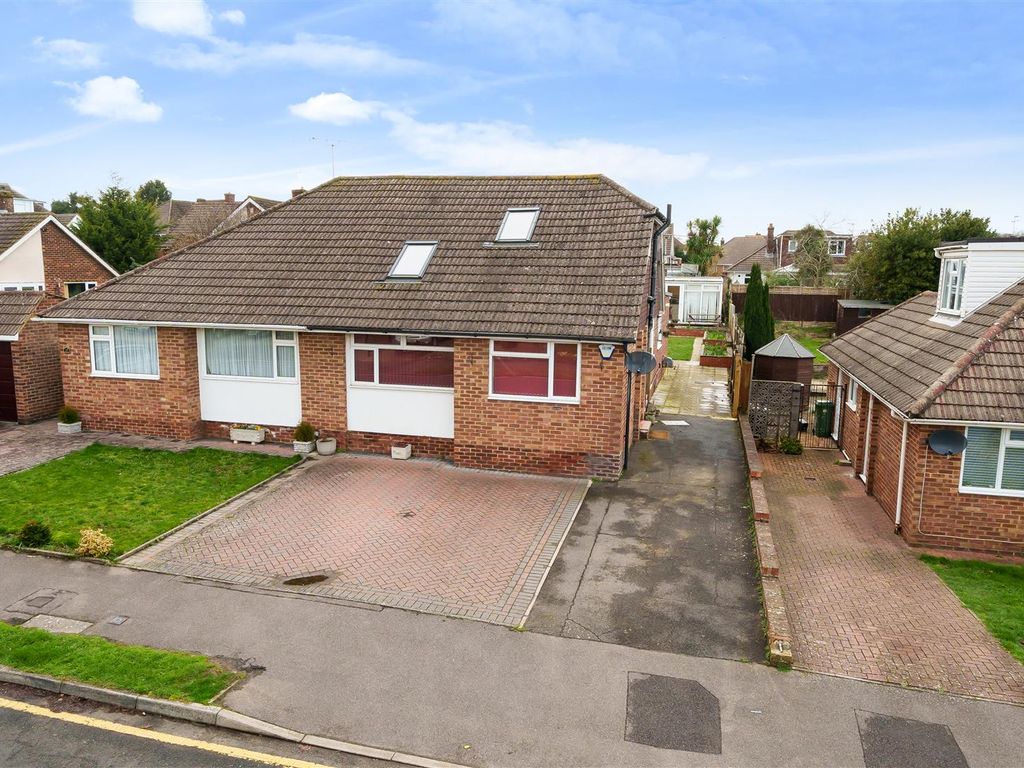 4 bed semidetached house for sale in Langham Grove, Maidstone ME16, £