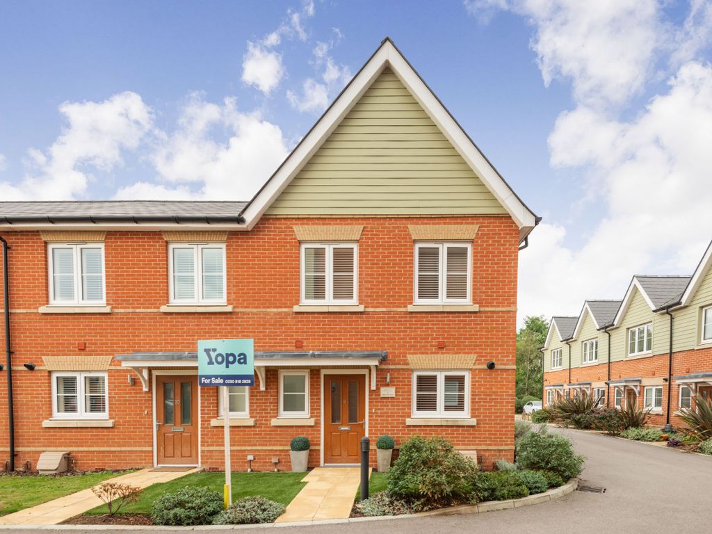 3 bed mews house for sale in Highcross Place, Chertsey KT16 Zoopla