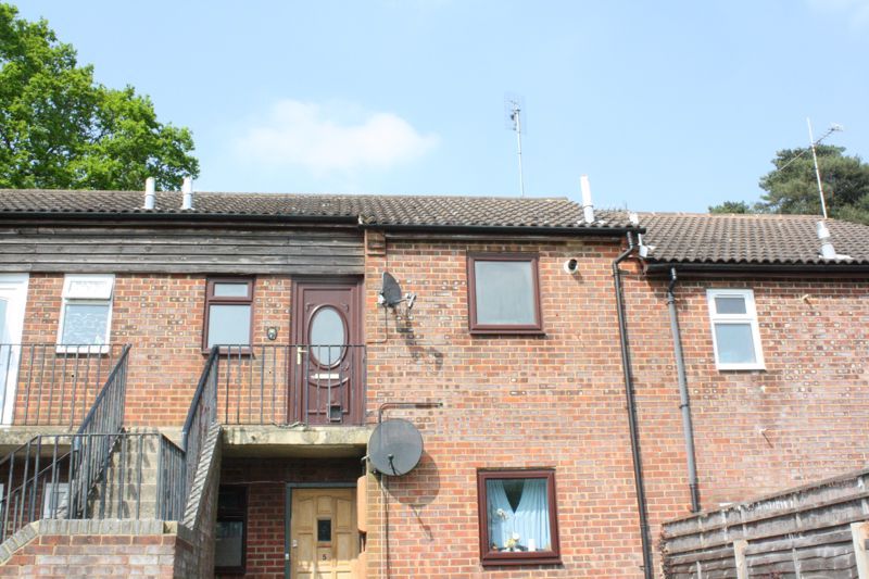 1 bed flat to rent in Brooklands Road, Crawley RH11, £925 pcm Zoopla