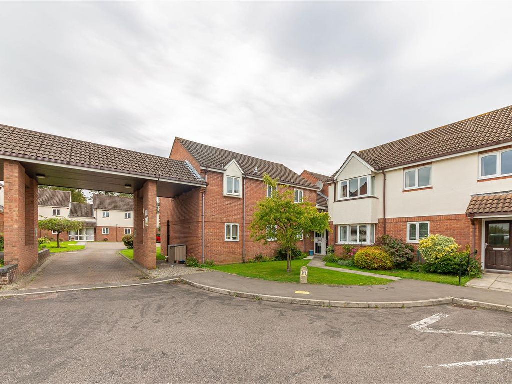2 bed flat for sale in Grange Close North, Henleaze, Bristol BS9, £240,000  - Zoopla