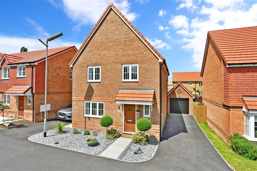 4 Bed Detached House For Sale In Bail Close Rainham Gillingham Kent