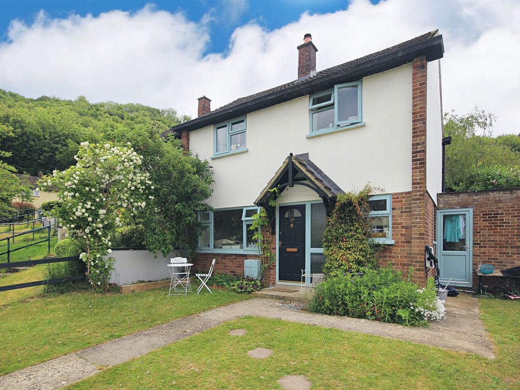 3 bed semidetached house for sale in Halton Wood Road, Wendover