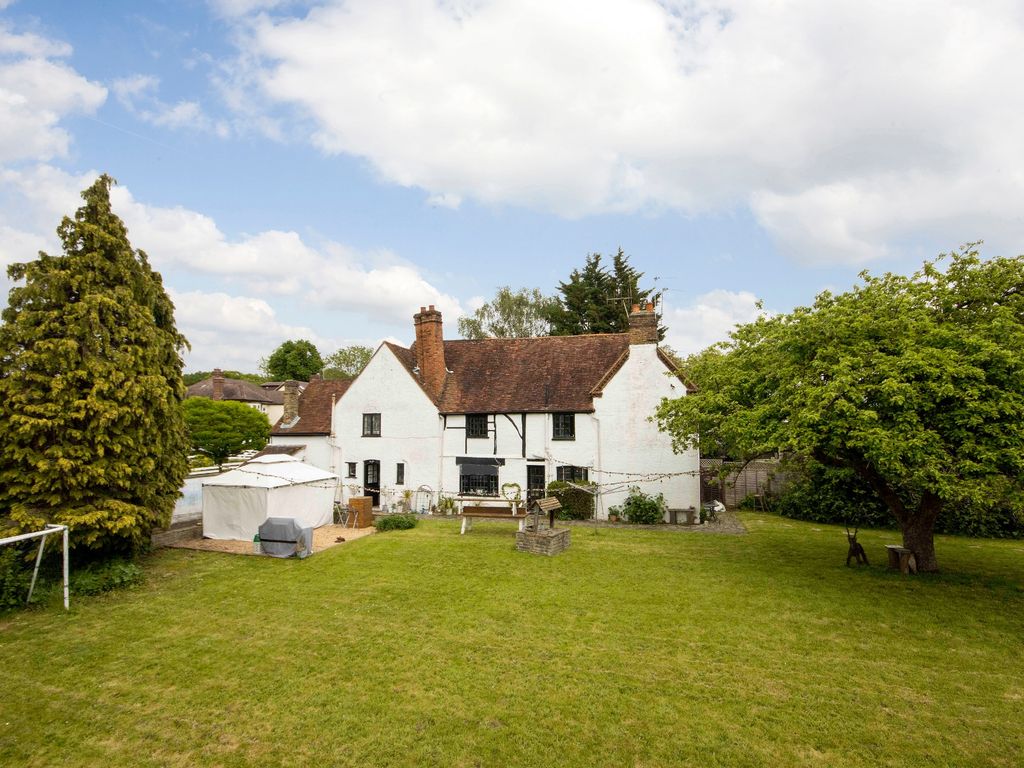 3 bed detached house for sale in Arlington Drive, Ruislip HA4, £