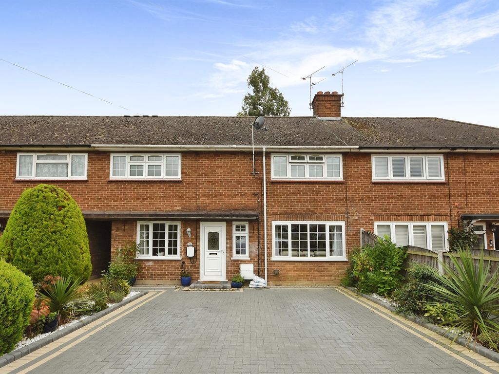 4 bed terraced house for sale in Hawthorn Avenue, Brentwood CM13, £