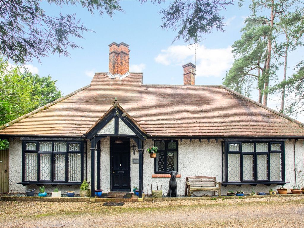 3 bed bungalow for sale in Farnham Road, Ewshot, Farnham GU10 Zoopla