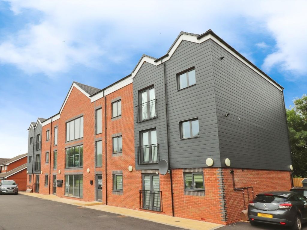 3 bed flat for sale in Kingswood Road, Nuneaton CV10, £165,000 Zoopla