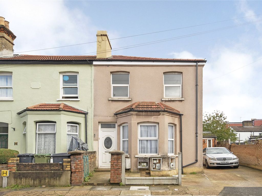 2 bed flat to rent in Leopold Road, Walthamstow, London E17, £1,700 pcm