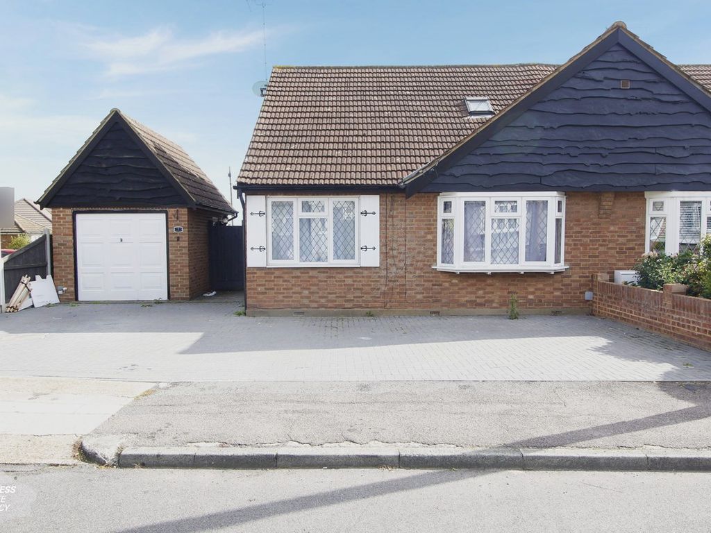 4 bed property for sale in Lorraine Close, Billericay CM11, £525,000