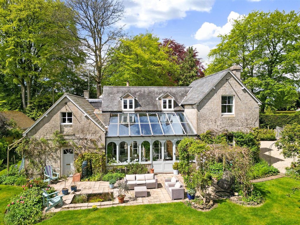 5 bed detached house for sale in Cirencester Road, Minchinhampton