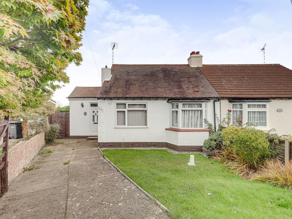 2 bed semidetached bungalow for sale in Eastwood Old Road, LeighOn