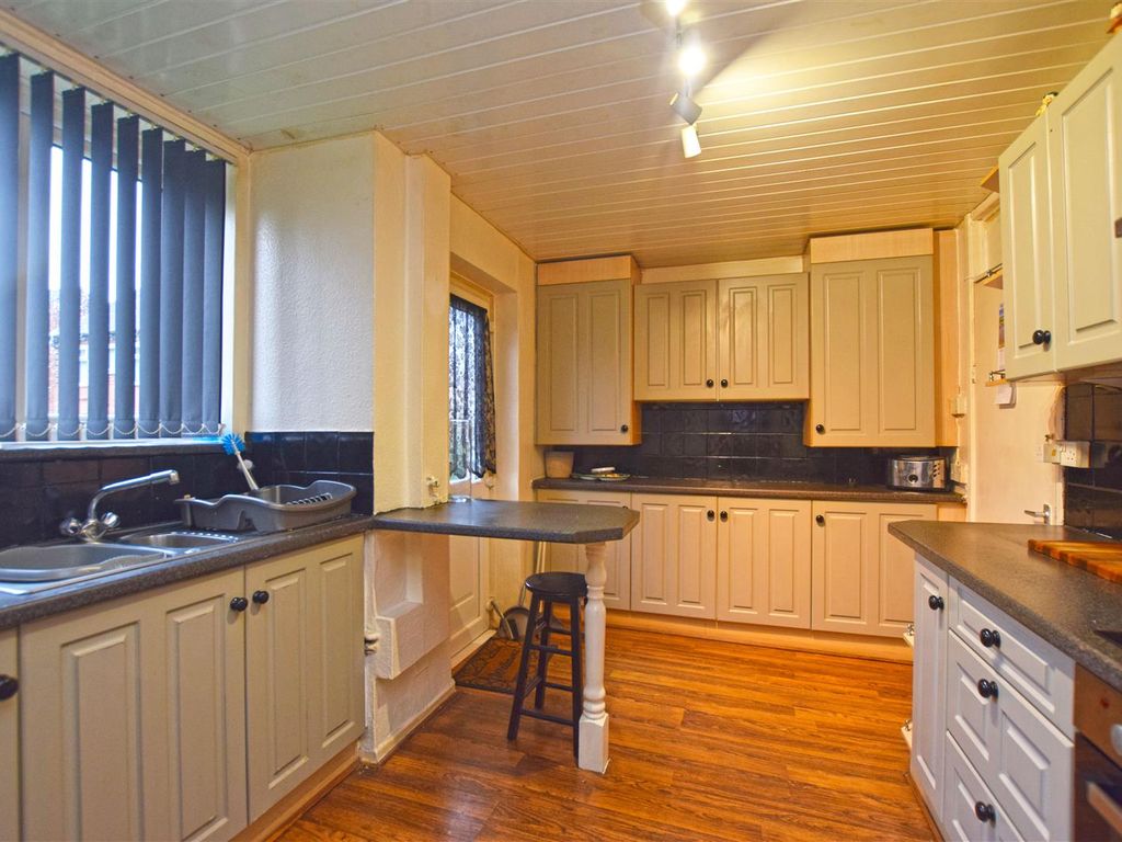 3 bed town house for sale in Burnside Crescent, Middleton, Manchester