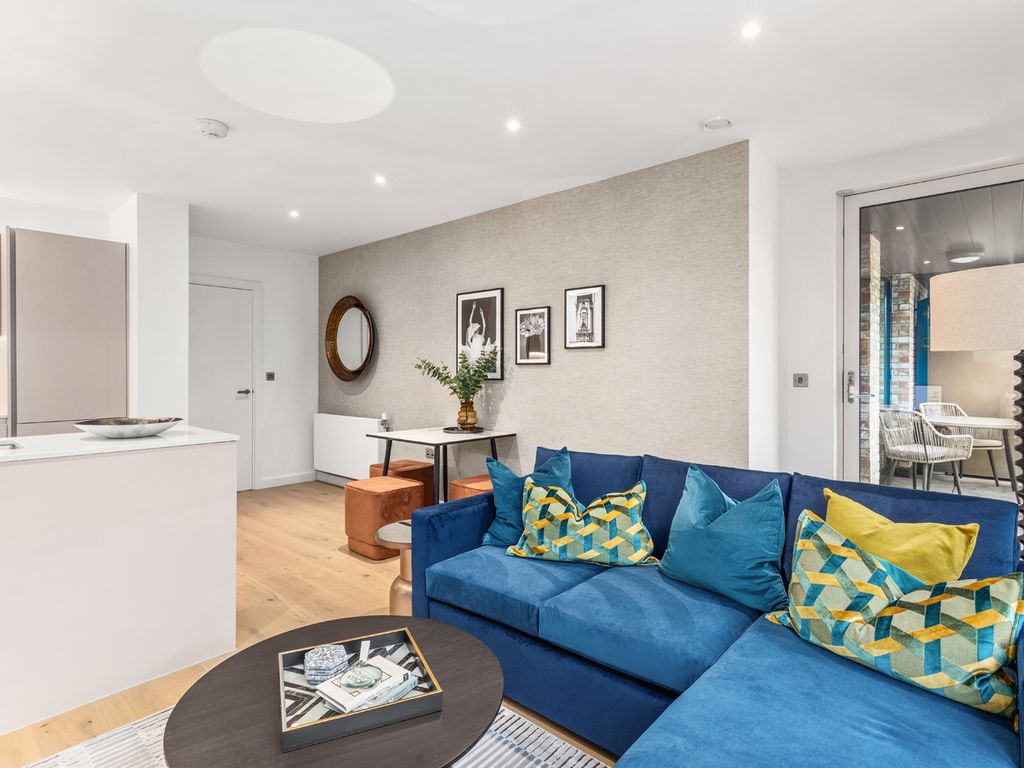 New home, 2 bed flat for sale in King's Grove, Islington EC1V, £712,000