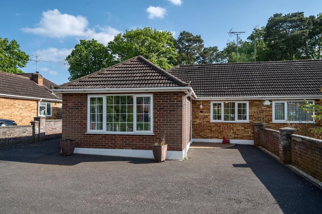 2 bed bungalow for sale in Crowthorne RG45, Zoopla