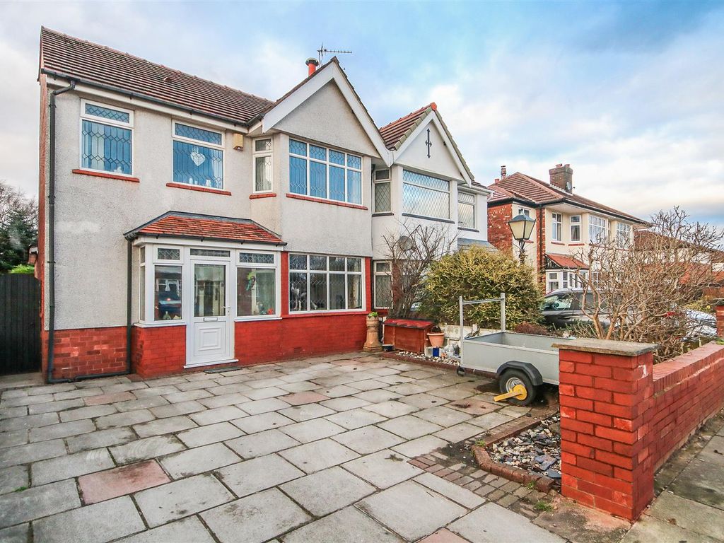 3 bed semidetached house for sale in Balmoral Drive, Churchtown