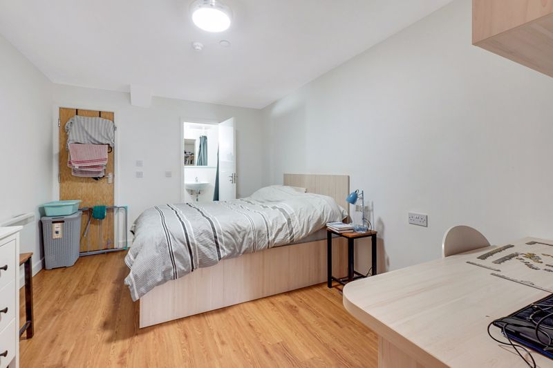 1 bed flat to rent in Sturry Road, Canterbury CT1, £865 pcm Zoopla