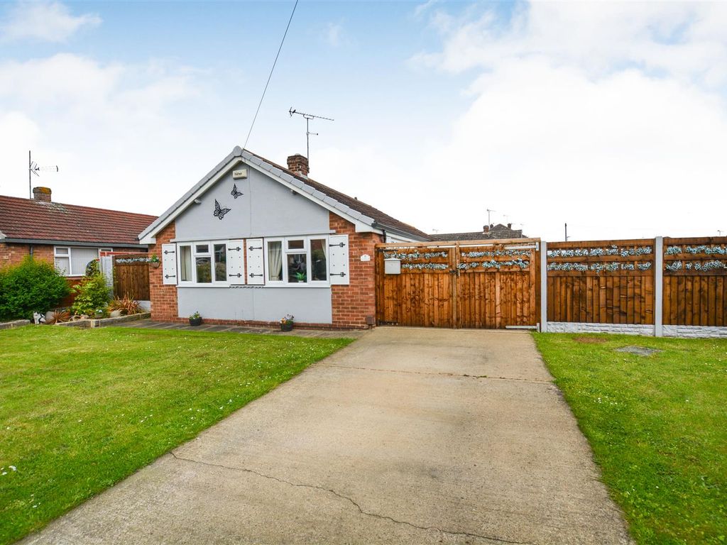 2 bed detached bungalow for sale in Bottesford Road, Scunthorpe DN16