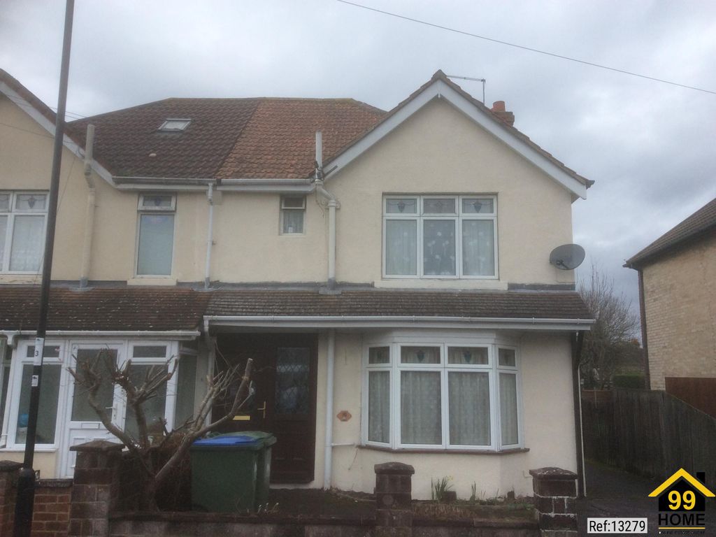 5 bed semidetached house to rent in Falkland Road, Southampton