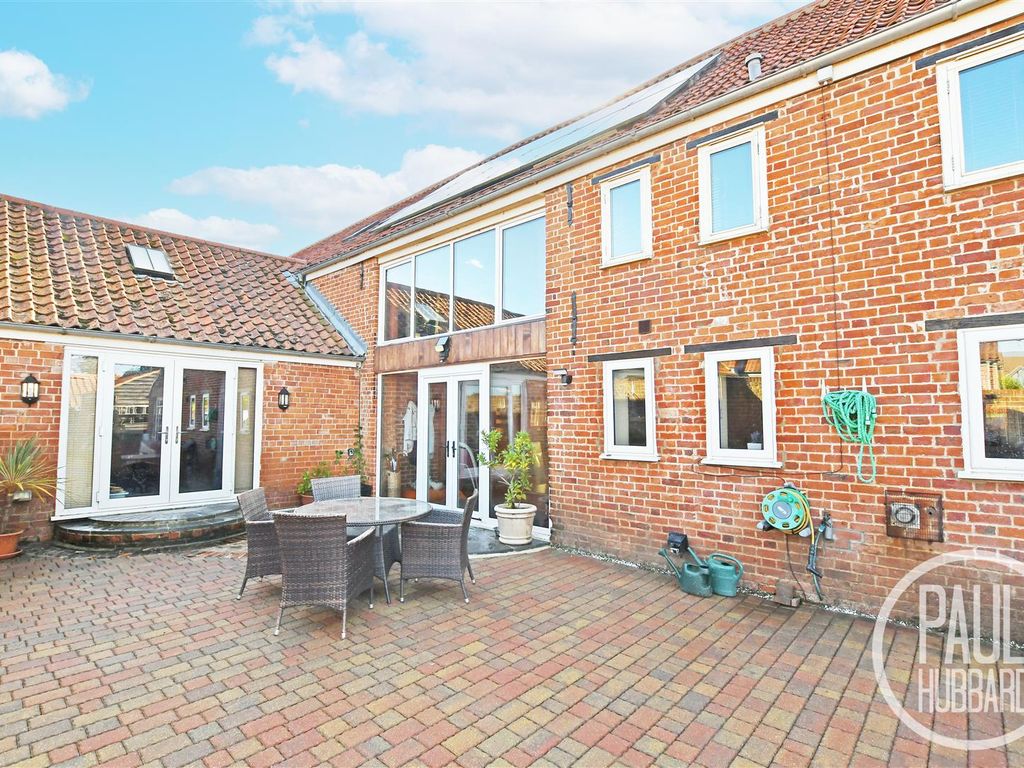 4 bed barn conversion for sale in Hobland Road, Bradwell NR31, £800,000