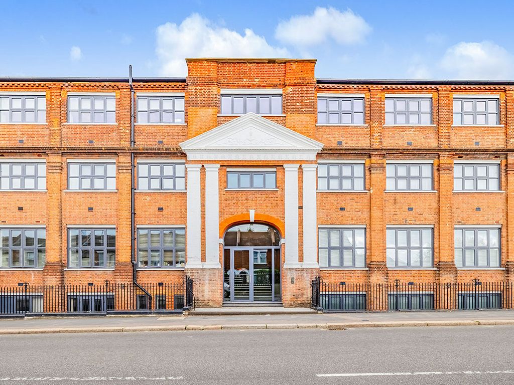 2 bed flat for sale in Whippendell Road, Watford, Hertfordshire WD18