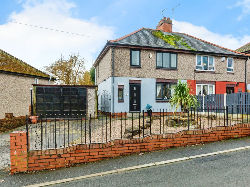 3 bed semidetached house for sale in Holland Road, High Green