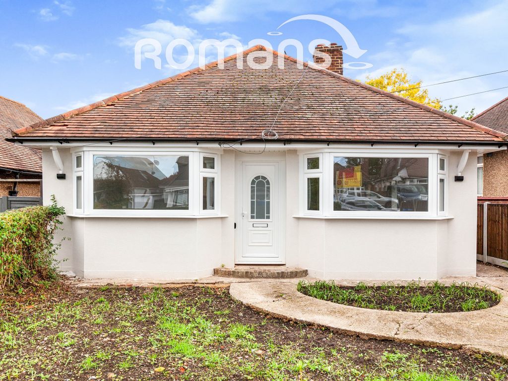 3 bed semidetached house to rent in St. Andrews Crescent, Windsor SL4