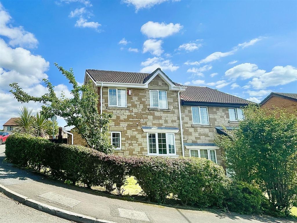 3 bed semidetached house for sale in Llys Gwenci, Birchgrove, Swansea