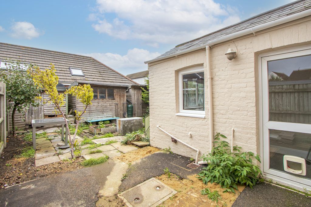 2 bed flat for sale in Haviland Road East, Bournemouth BH7, £