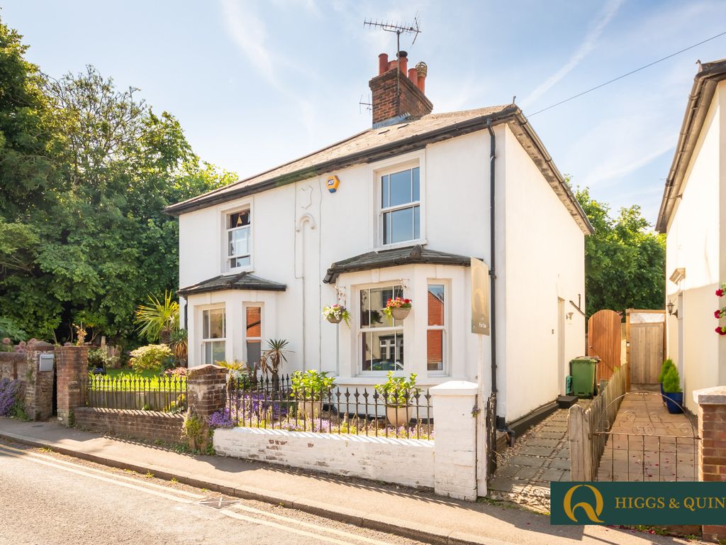 3 bed semidetached house for sale in Highlands Road, Leatherhead KT22