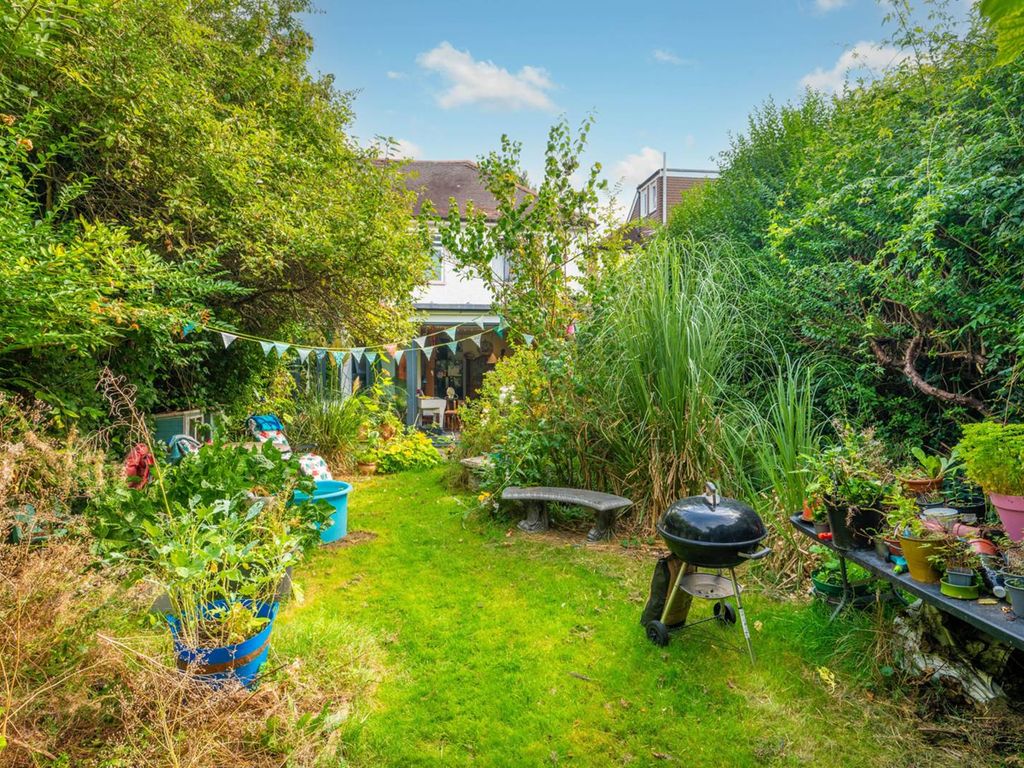 4 bed property for sale in Chambers Lane, Willesden Green, London NW10