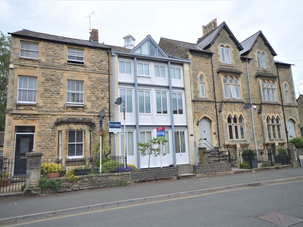 2 bed flat to rent in Victoria Road, Cirencester GL7 Zoopla