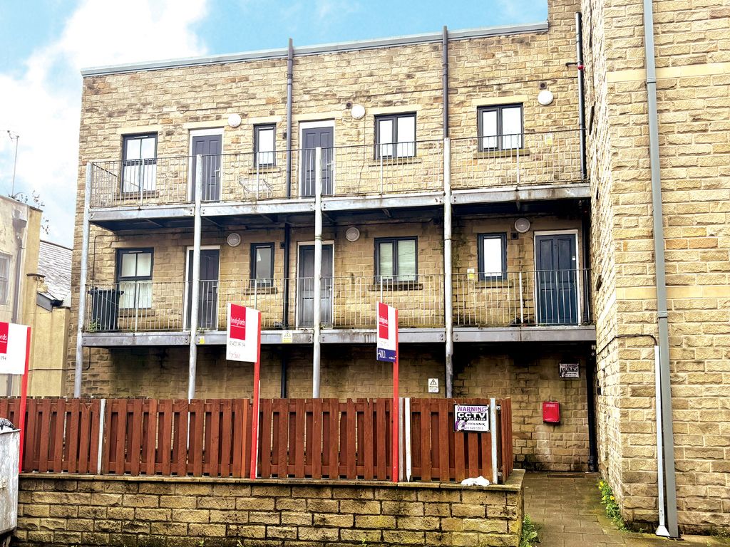 1 bed flat for sale in Sunderland Street, Halifax HX1, £5,000 Zoopla