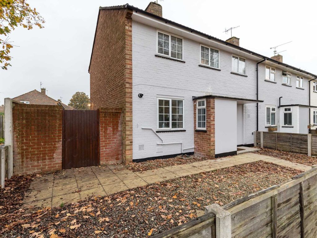 3 bed end terrace house to rent in Worth Road, Crawley RH10 Zoopla