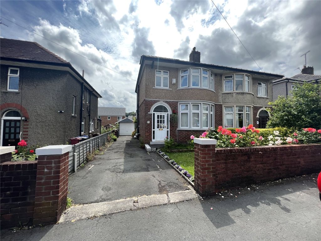 4 bed semidetached house for sale in Willow Trees Drive, Blackburn